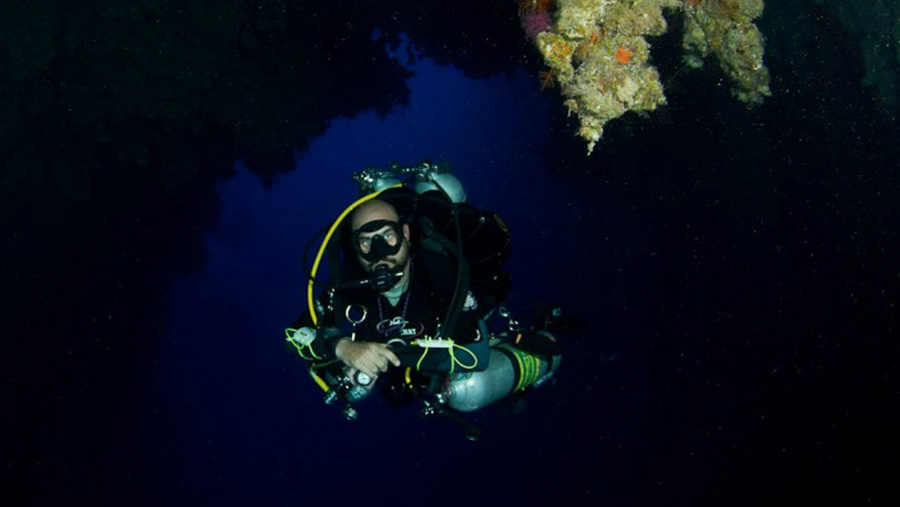 tec diving – Cristian under the Arch