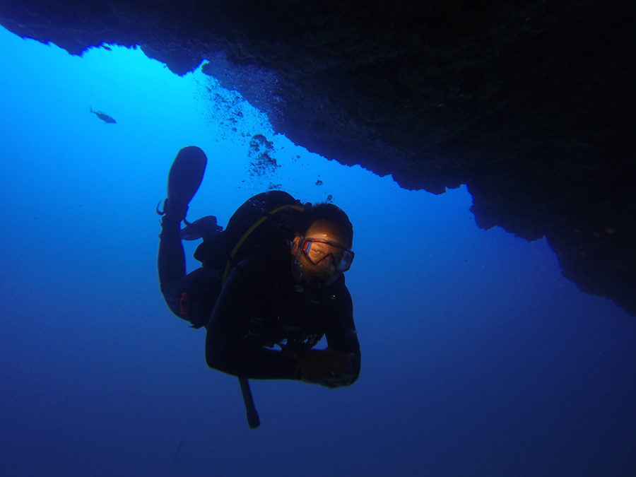 guided dives – Andi in cavern
